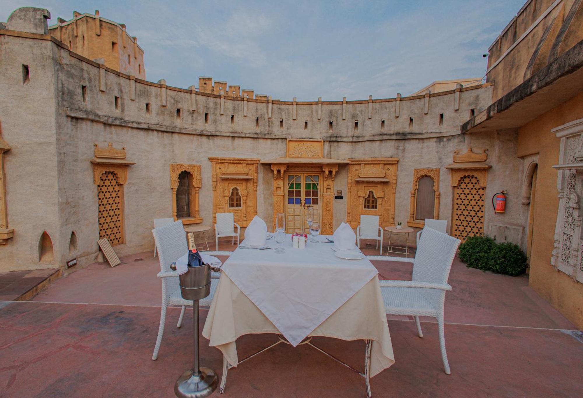 The Ajit Bhawan - A Palace Resort Jodhpur  Buitenkant foto